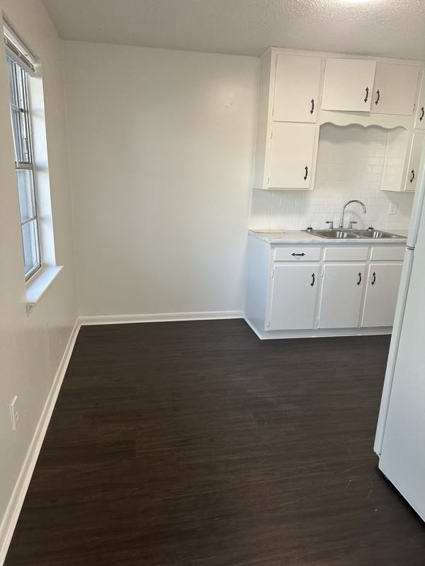 219 W Dove Ln - Photo 2 of 13