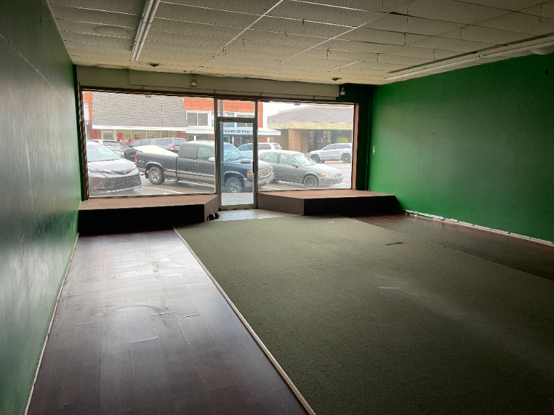 415 S Main St - Photo 2 of 9