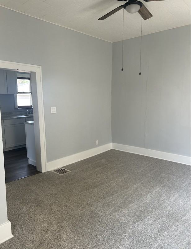 564 Oak St - Photo 2 of 7