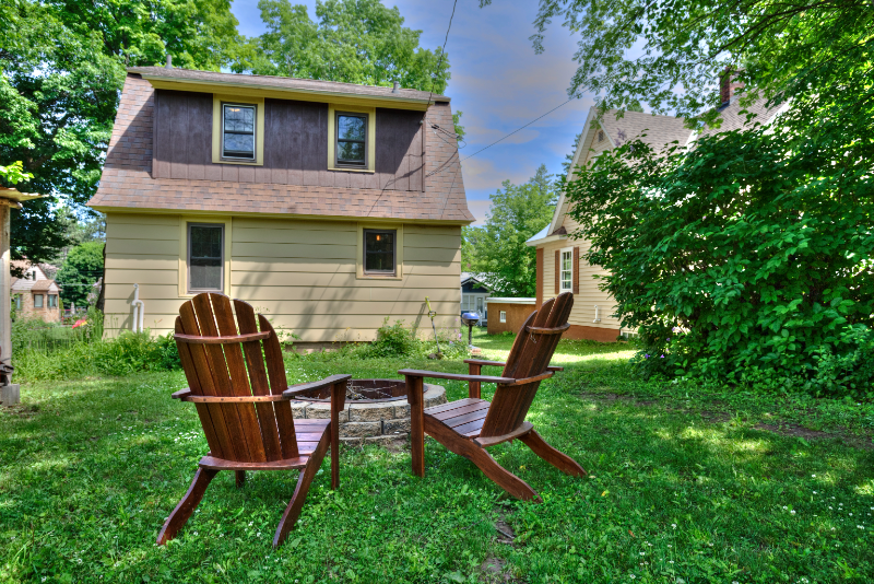 233 E Ridge St - Photo 2 of 20