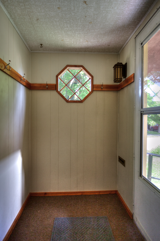 233 E Ridge St - Photo 3 of 20