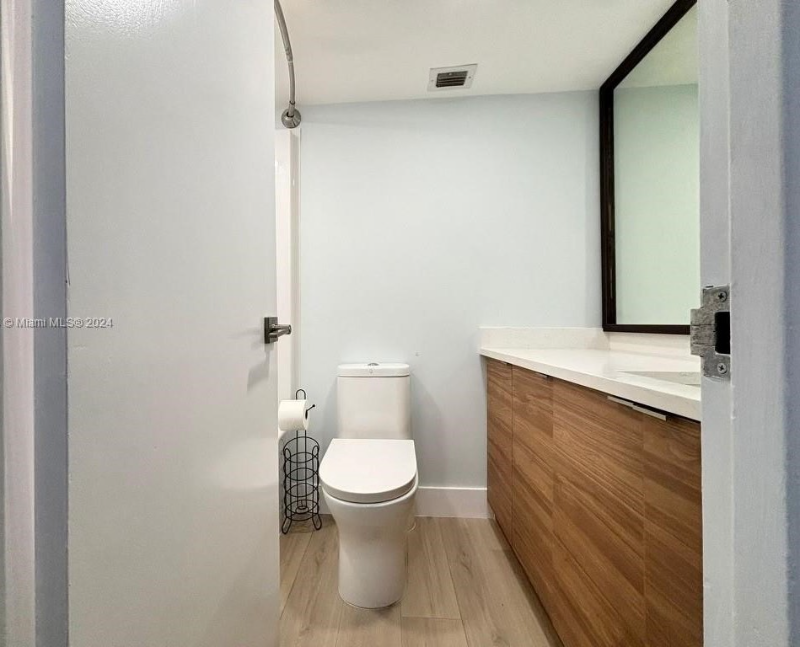 1050 Se 15th St #S700 - Photo 5 of 20