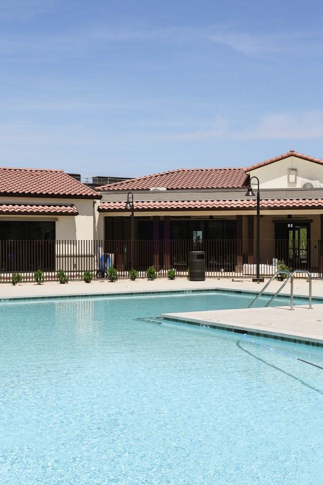 5657 Outlets At Tejon Pkwy - Photo 3 of 11