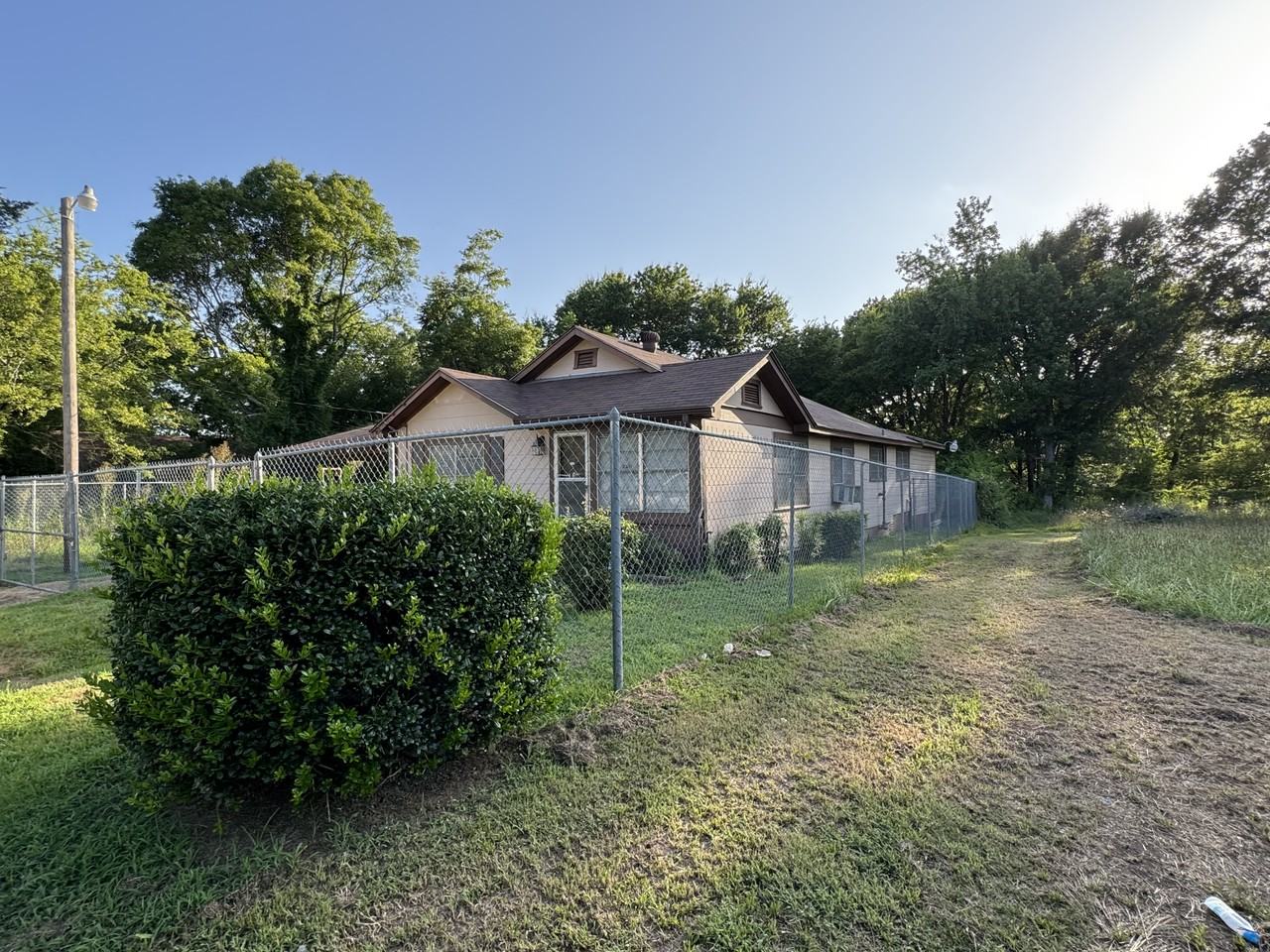 1407 Winston St #NA - Photo 2 of 15