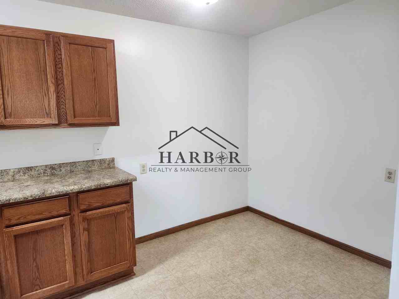 Hayfield Greens Apartments, 110 Bldg - Photo 3 of 10