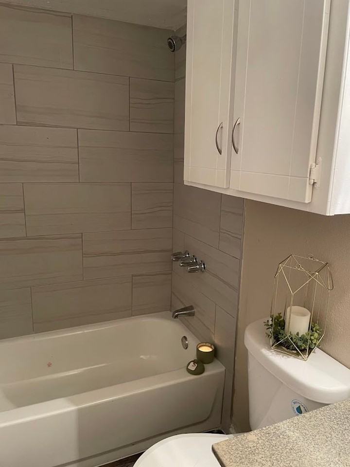 Spanish Vida Apartments - Photo 2 of 25