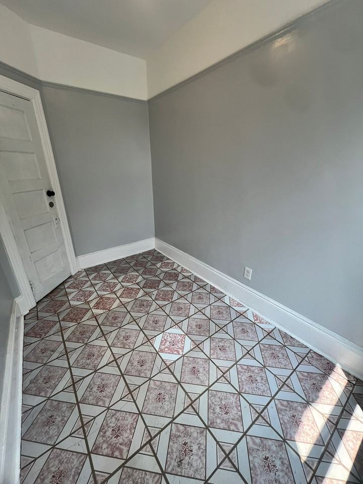 7 Hamilton Ave - Photo 3 of 12