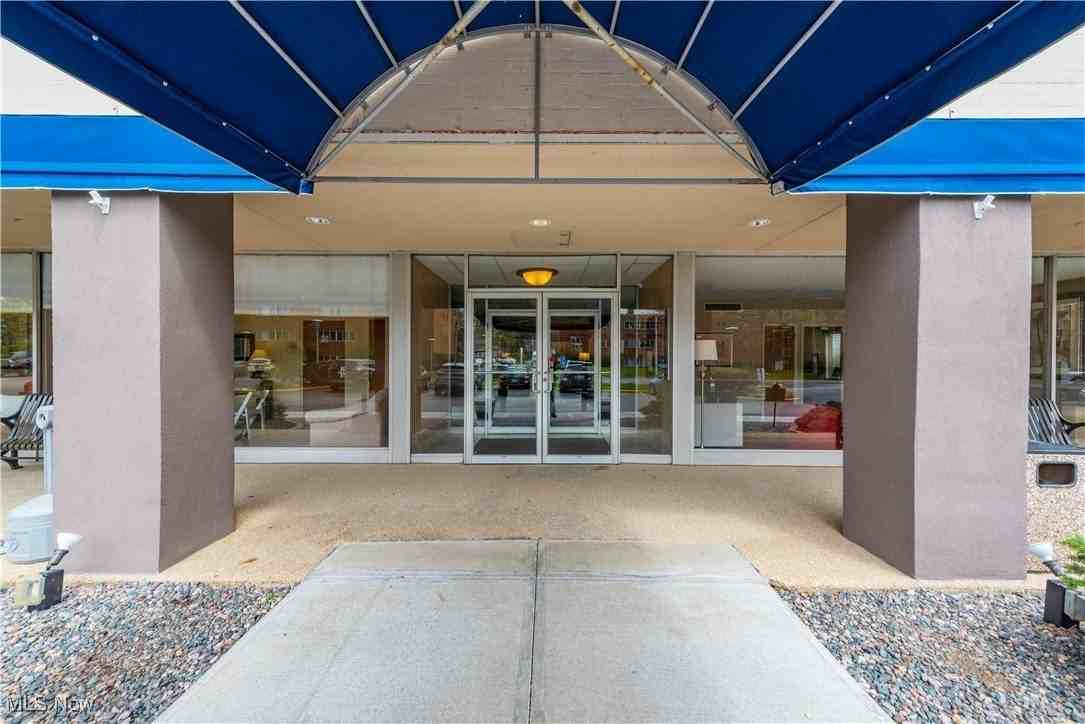 12520 Edgewater Dr Apt 1506 #1506 - Photo 2 of 24