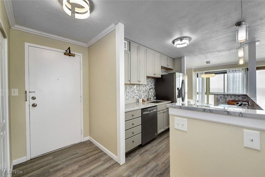 12520 Edgewater Dr Apt 1506 #1506 - Photo 3 of 24