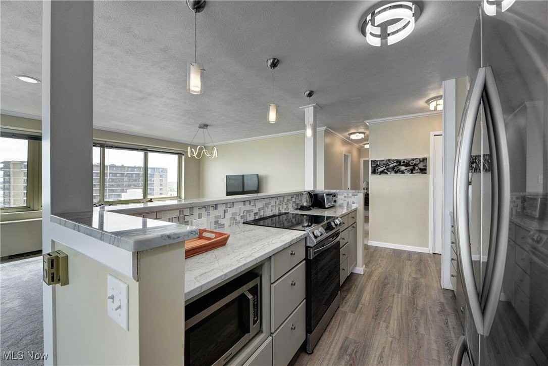 12520 Edgewater Dr Apt 1506 #1506 - Photo 6 of 24