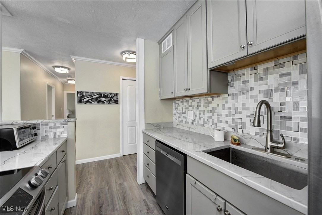 12520 Edgewater Dr Apt 1506 #1506 - Photo 7 of 24