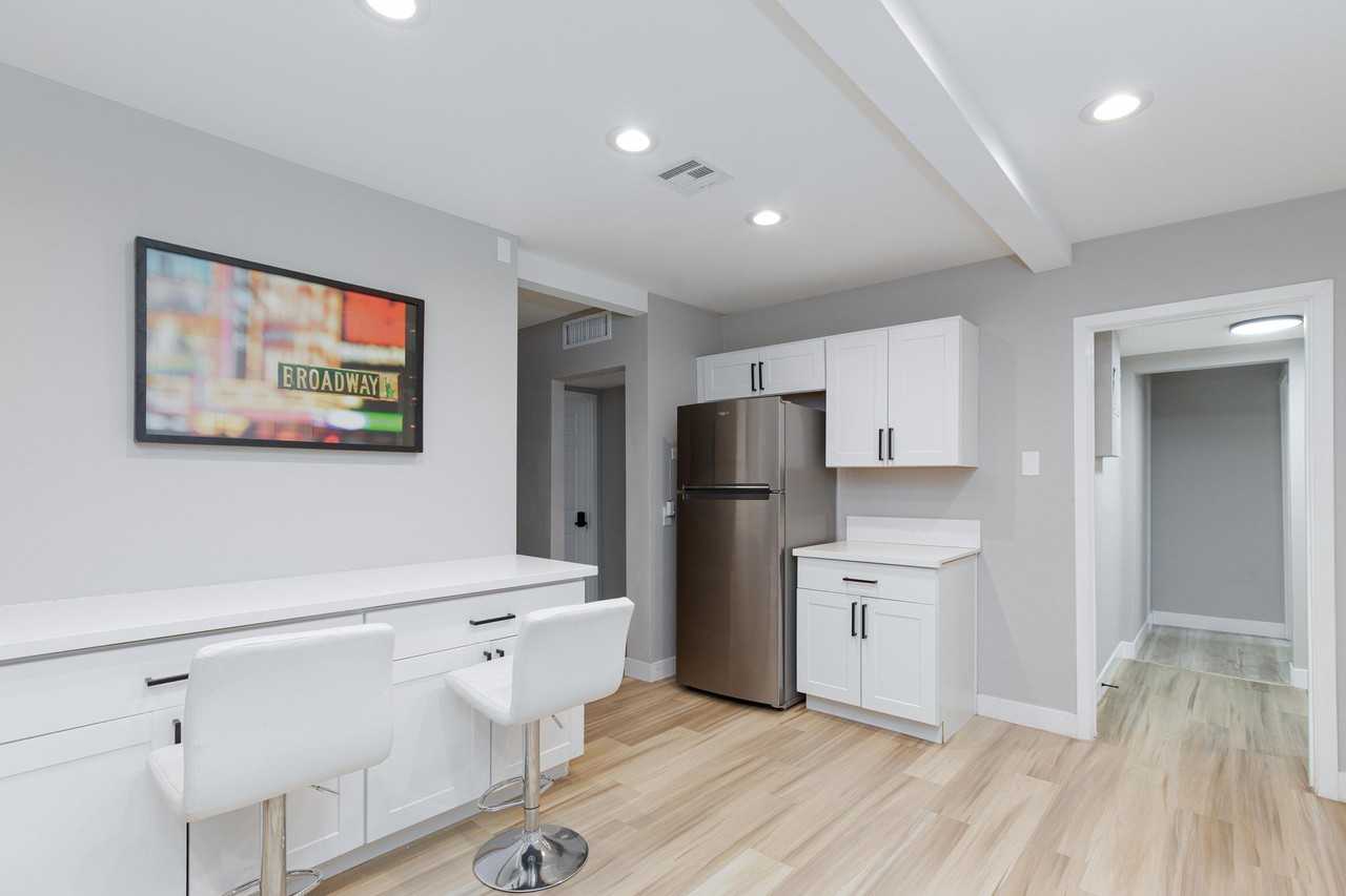 S 11th St - Photo 3 of 9