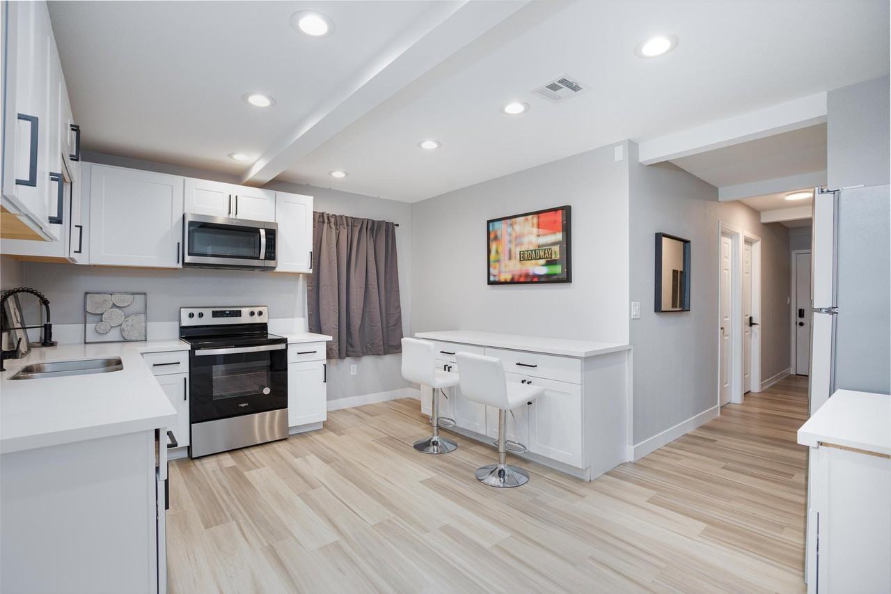 S 11th St - Photo 4 of 9