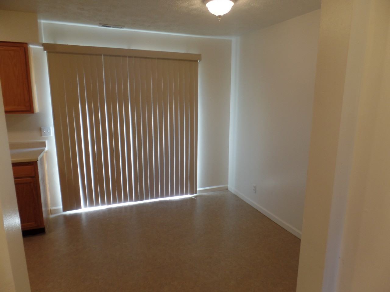 Williamsburg Apartment Homes LLC - Photo 4 of 12