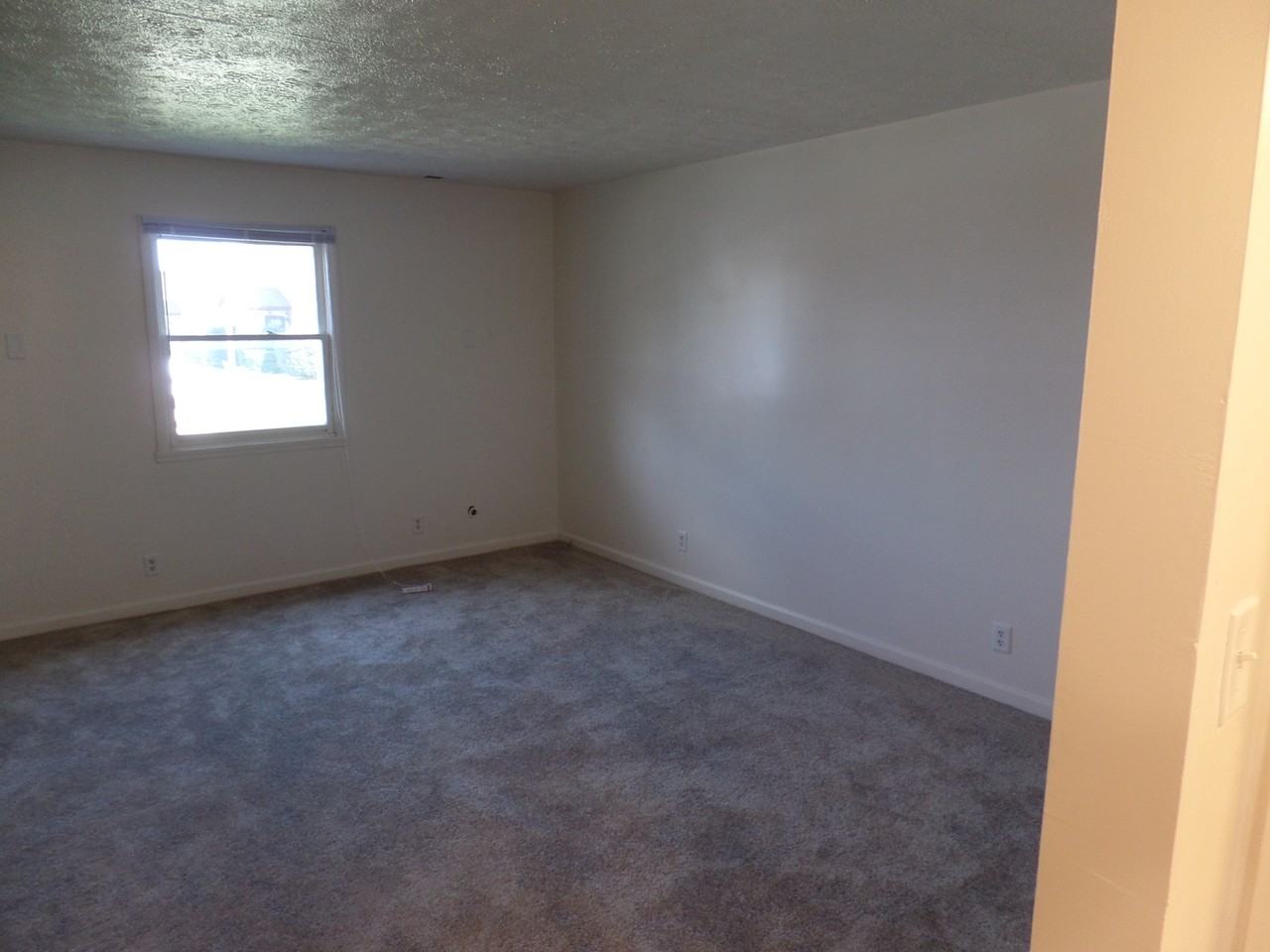 Williamsburg Apartment Homes LLC - Photo 5 of 12