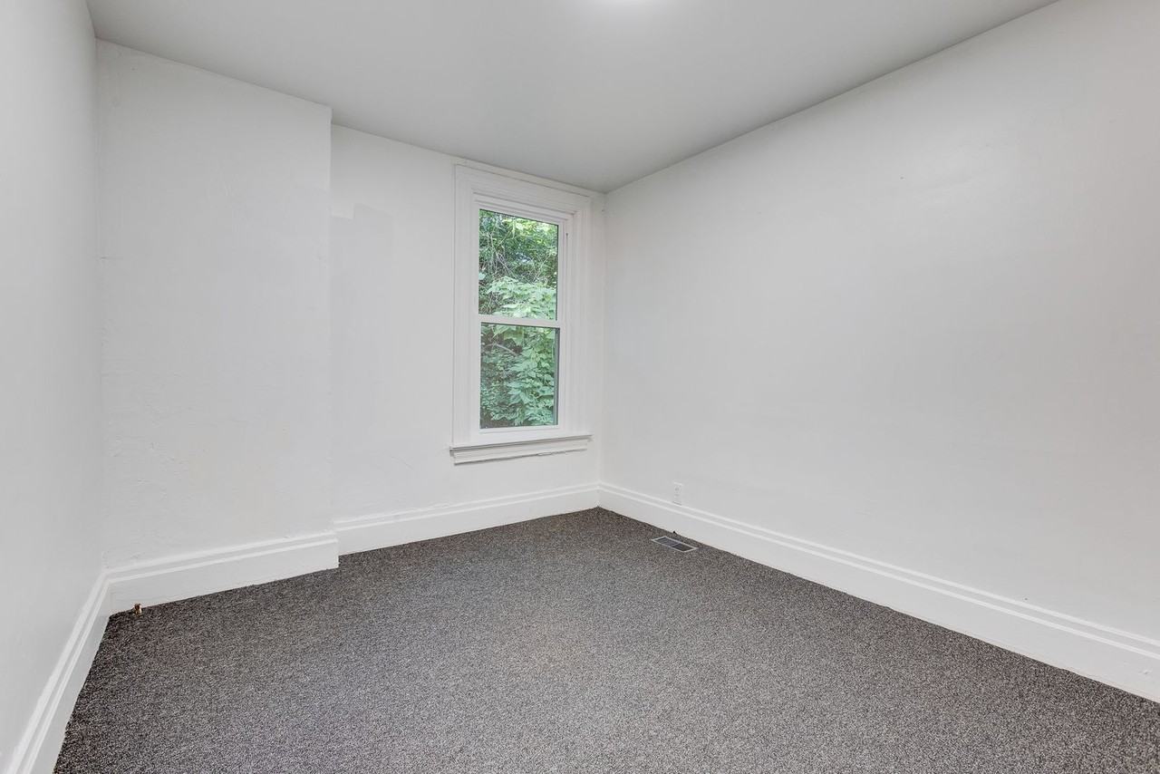 124 Tecumseh St - Photo 3 of 20