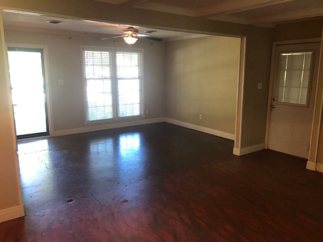 2062 Elvis Presley Dr - Photo 3 of 12