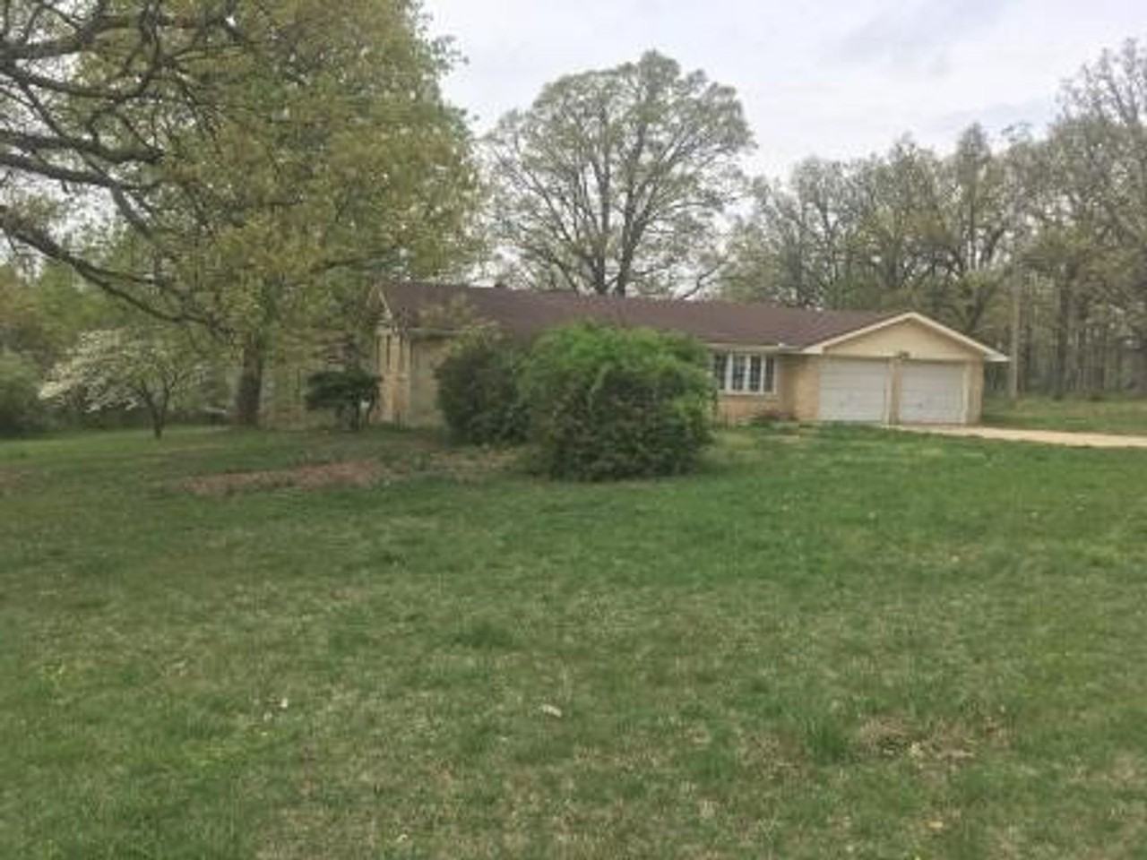 581 E Hubble Dr - Photo 2 of 23