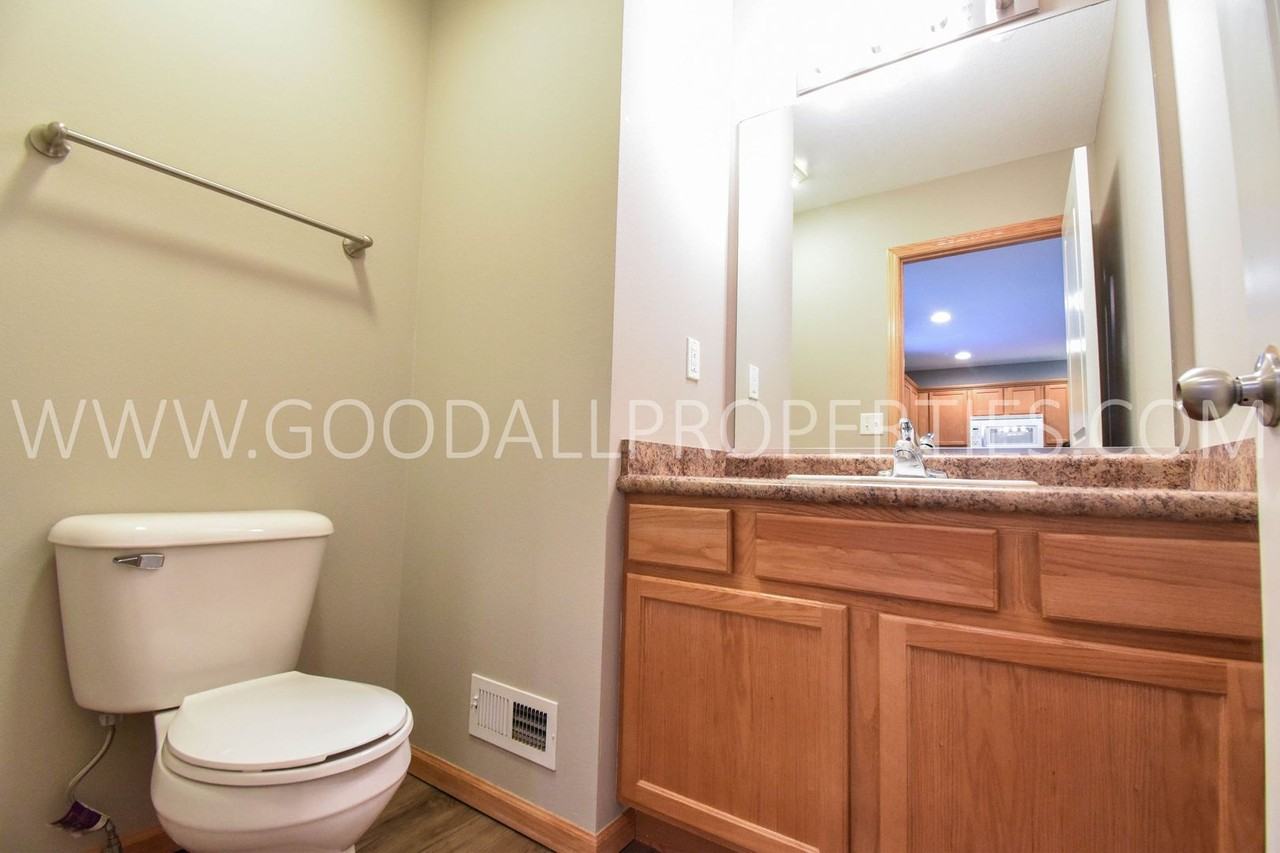 15215 Townsend Ave - Photo 7 of 16