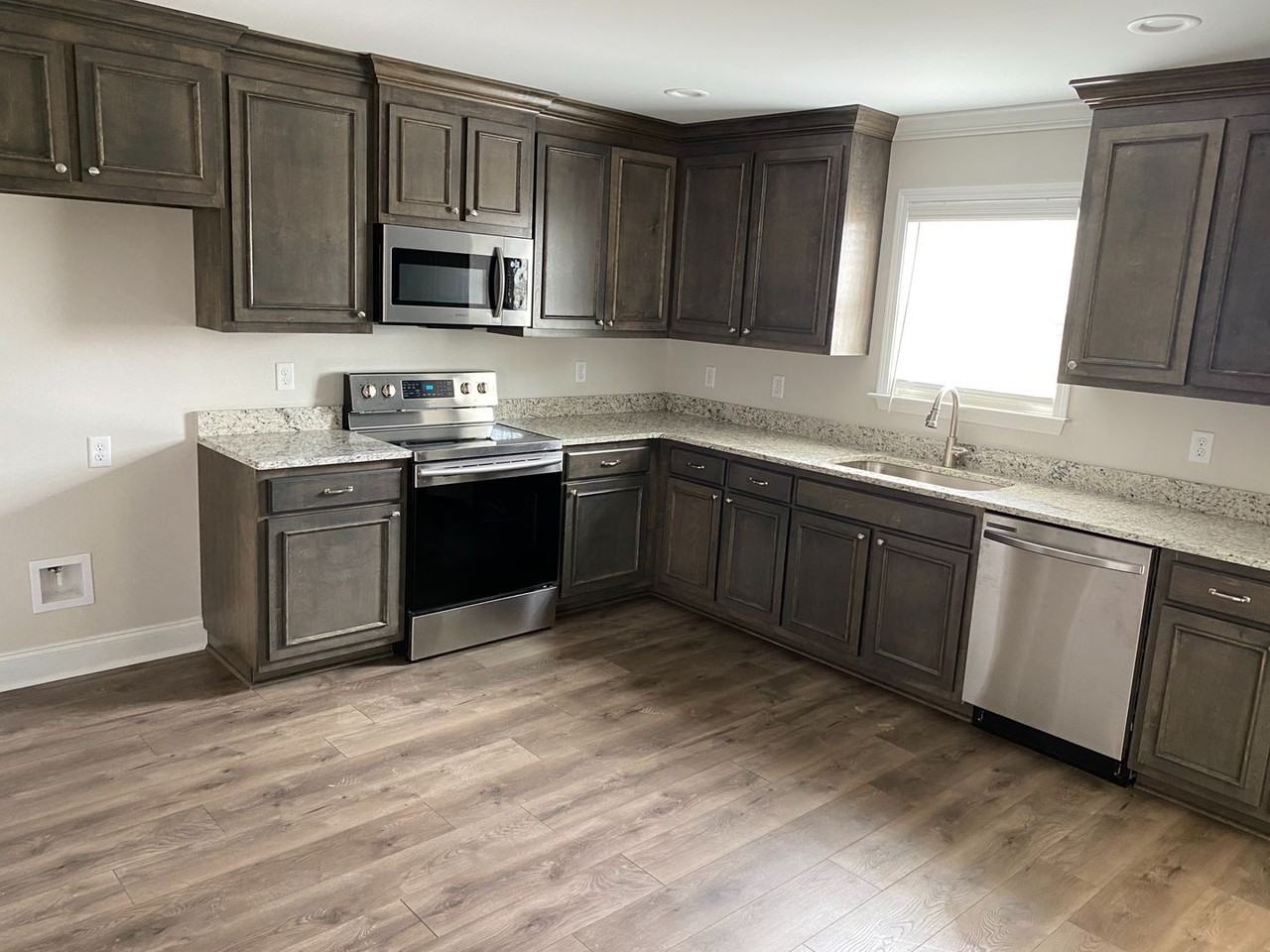 115 Shumard Ct - Photo 2 of 9