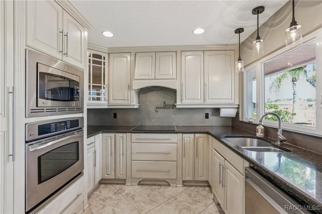 1717 Danbury Dr - Photo 3 of 35