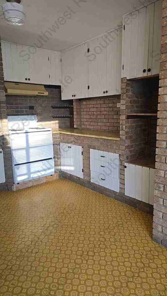 1016 Axtell St - Photo 3 of 13