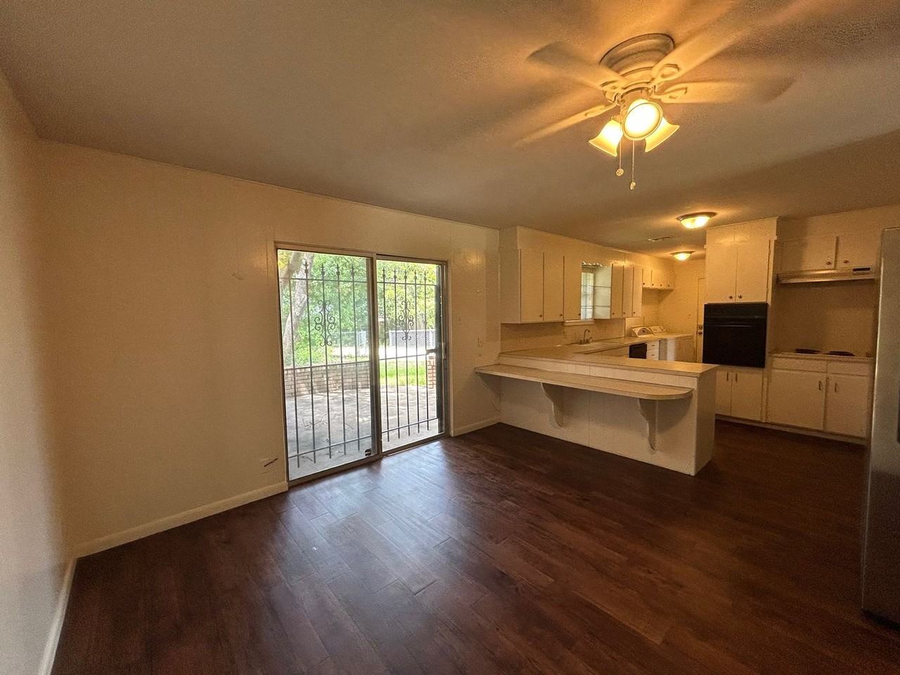 2218 Wendy Ln - Photo 2 of 14