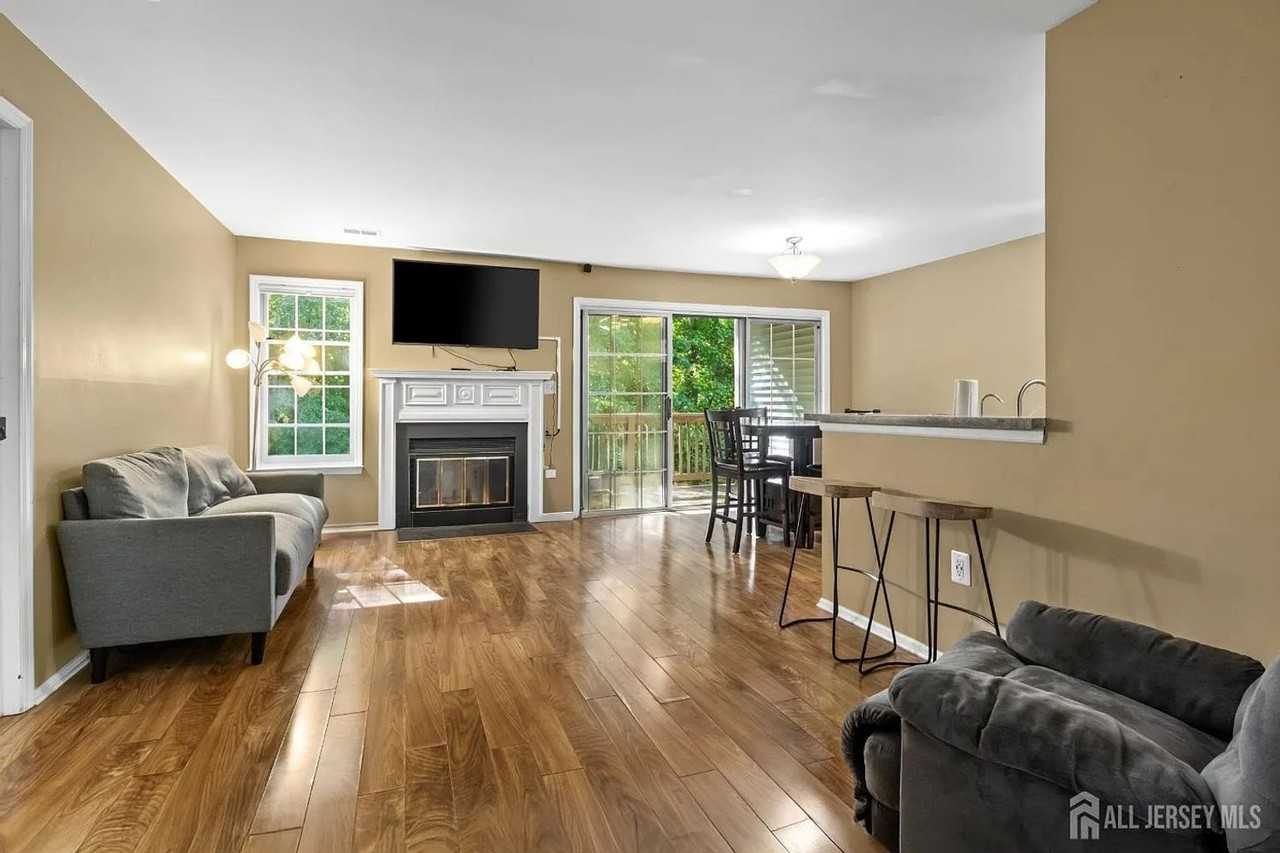 6072 Cedar Ct - Photo 3 of 14