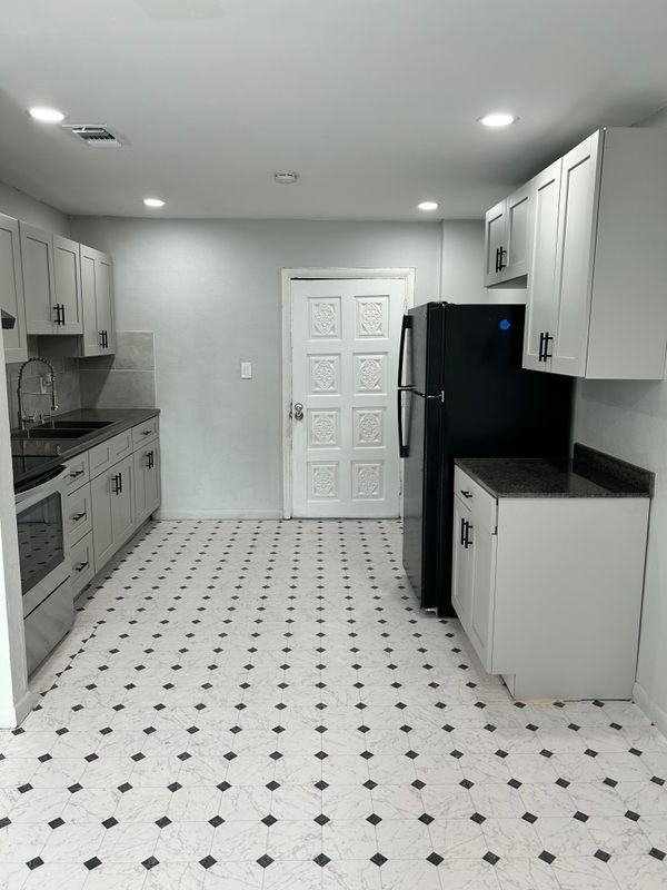 1002 N 16th St - Photo 3 of 14