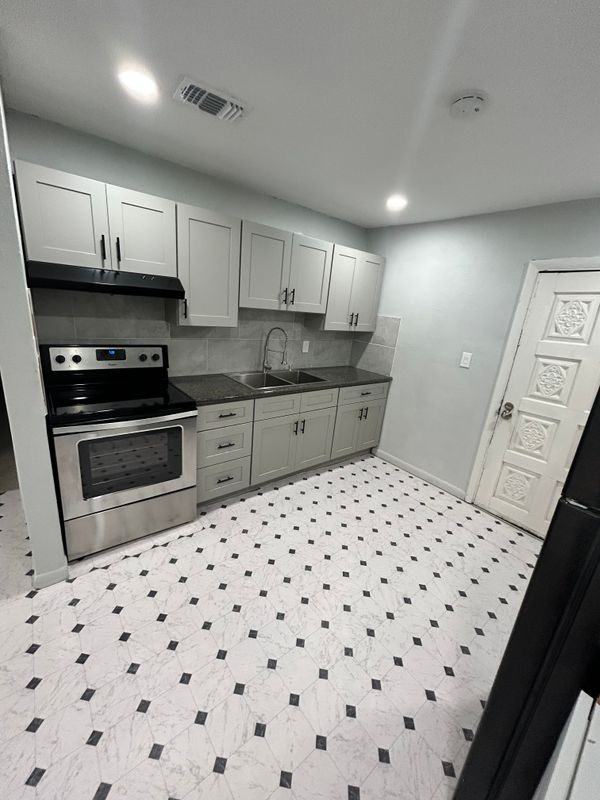 1002 N 16th St - Photo 4 of 14