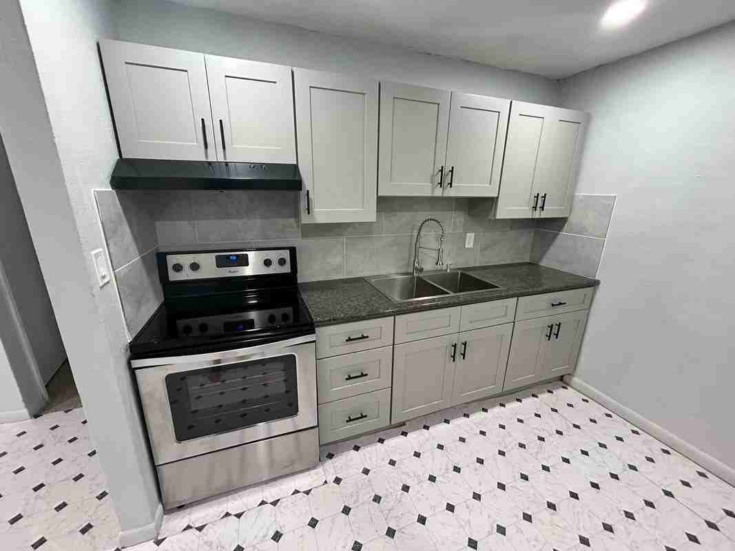 1002 N 16th St - Photo 5 of 14