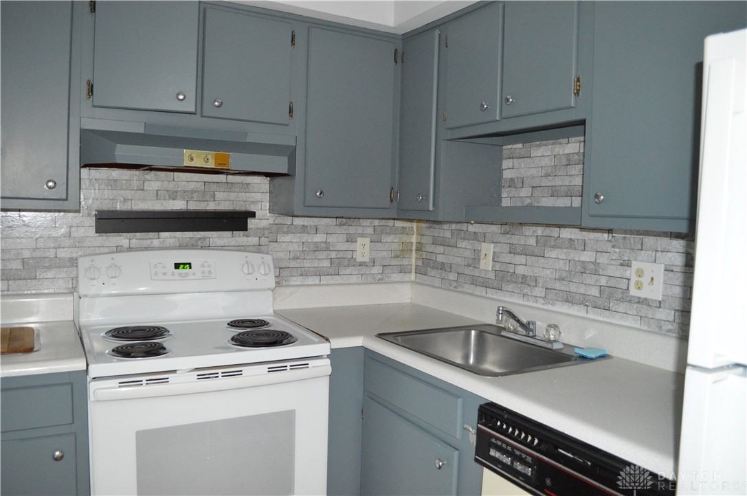 5655 Coach Dr ##B - Photo 7 of 23