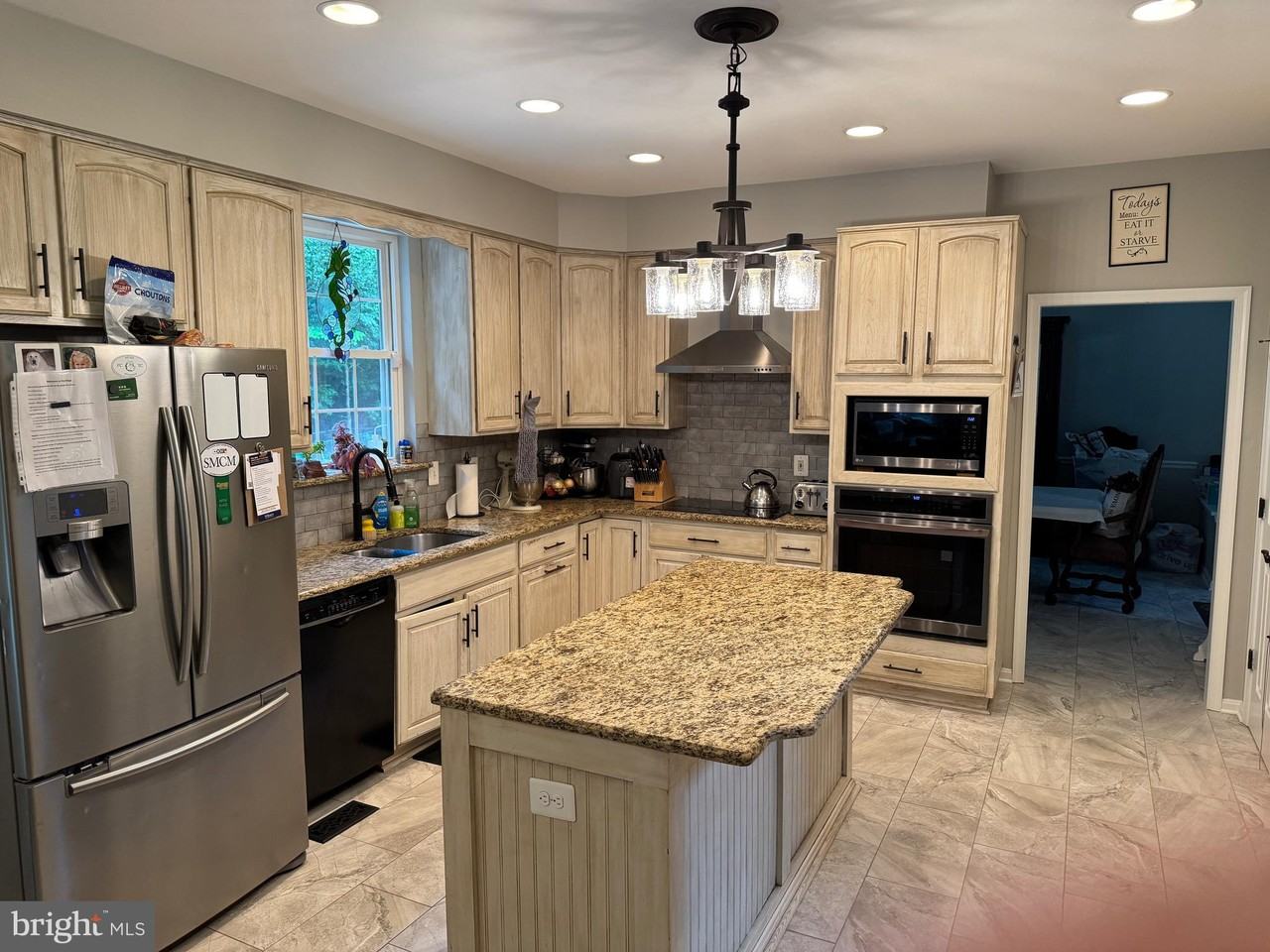 23063 Pembrook Dr - Photo 3 of 50