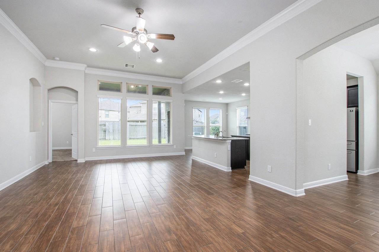 18911 Cypress Bay Dr - Photo 3 of 17