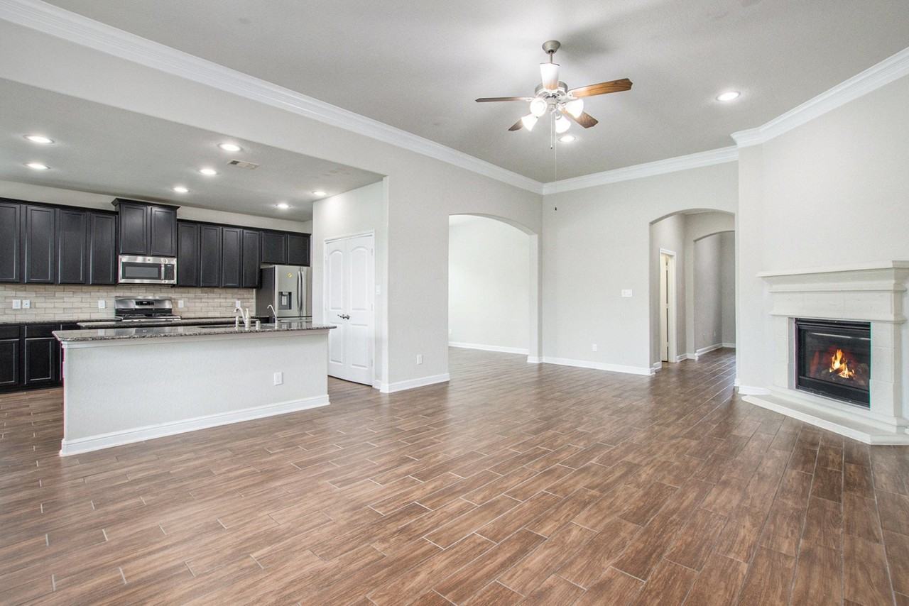 18911 Cypress Bay Dr - Photo 4 of 17