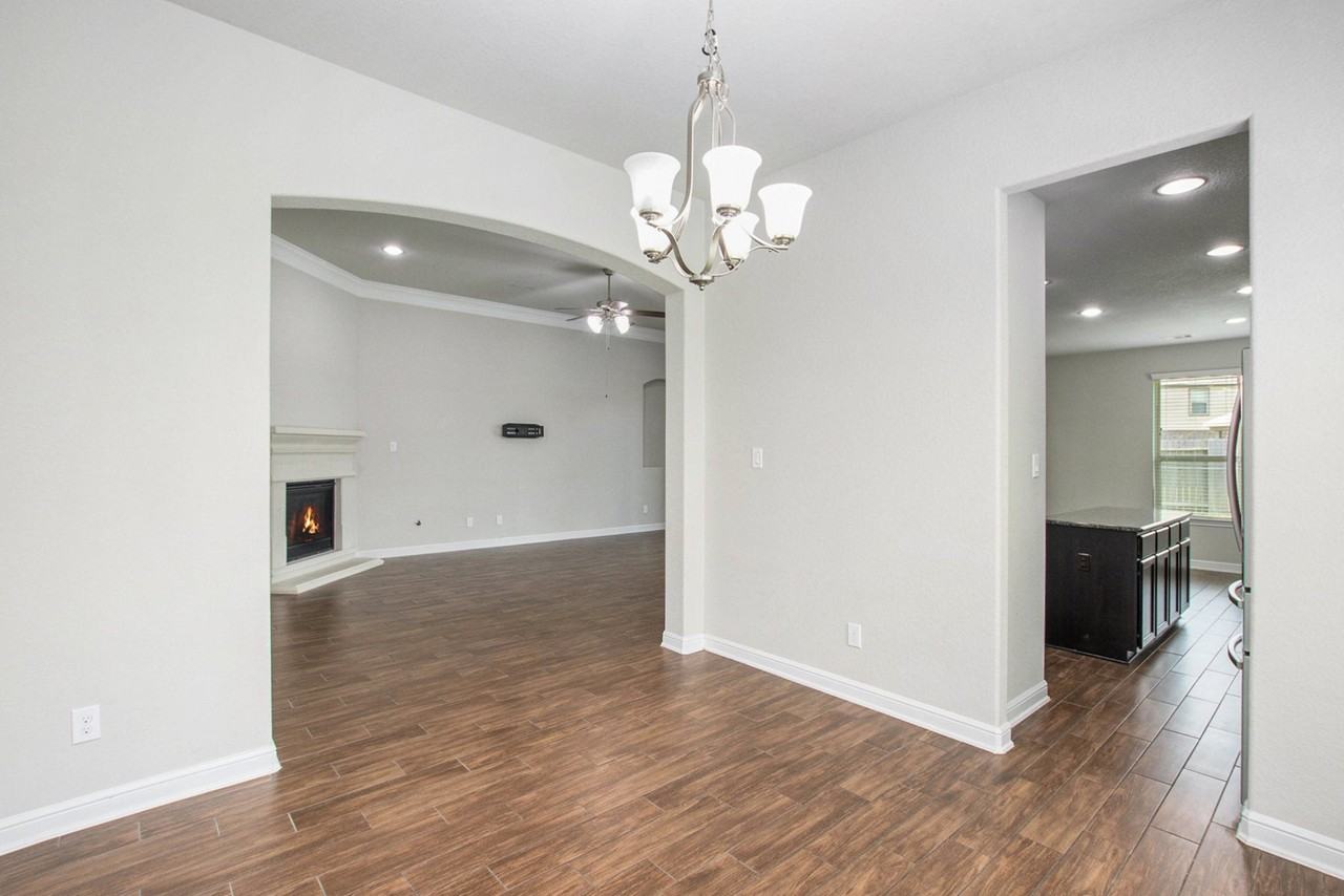 18911 Cypress Bay Dr - Photo 5 of 17