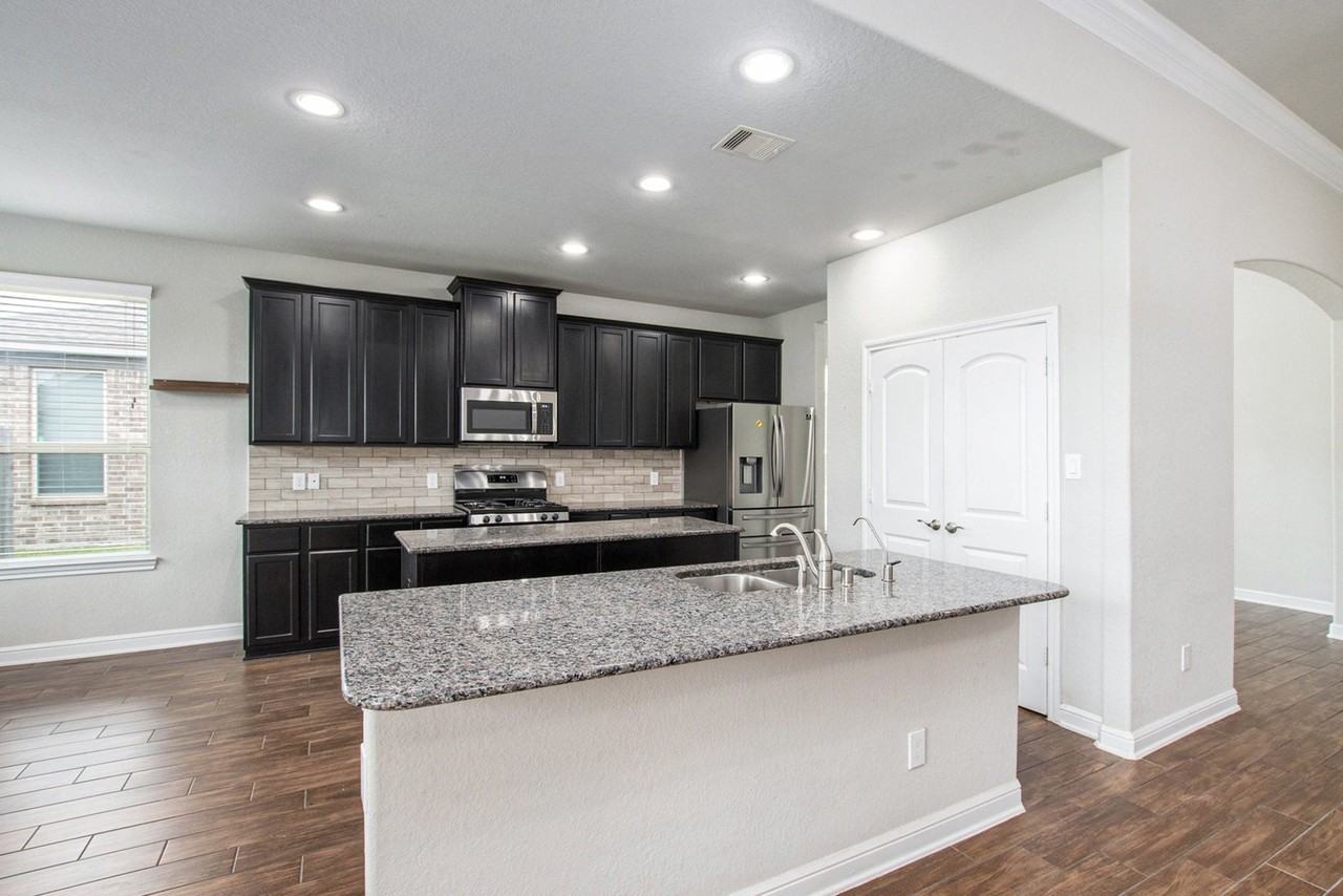 18911 Cypress Bay Dr - Photo 6 of 17