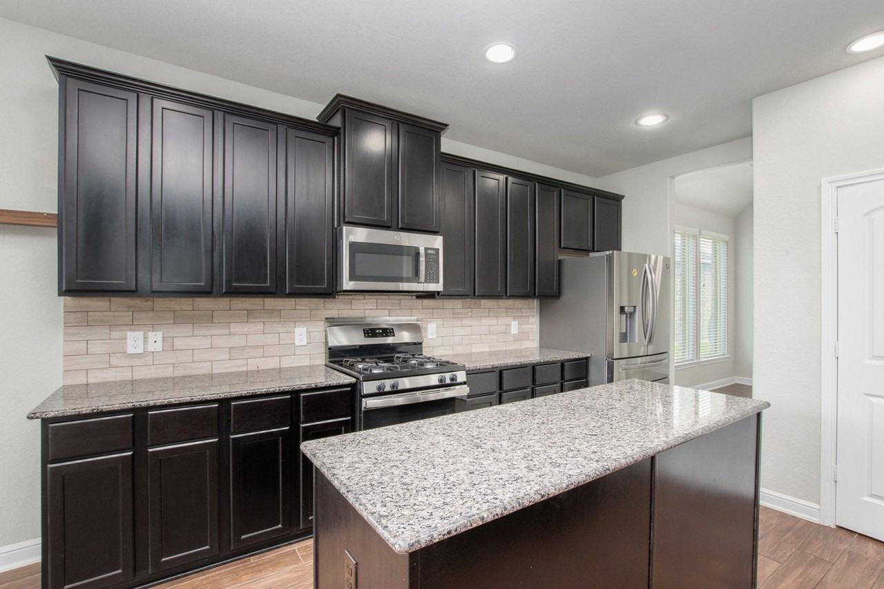 18911 Cypress Bay Dr - Photo 7 of 17