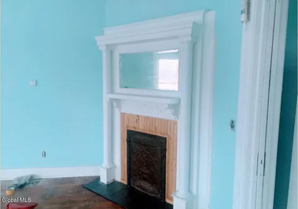 155 Champlain Ave - Photo 3 of 10