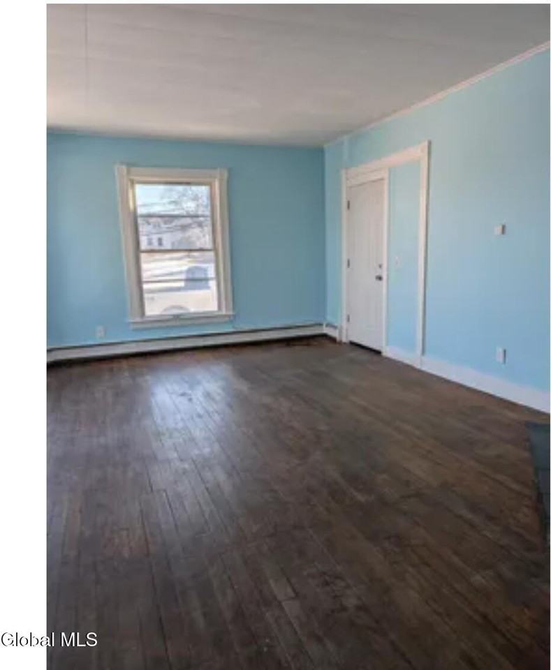 155 Champlain Ave - Photo 5 of 10