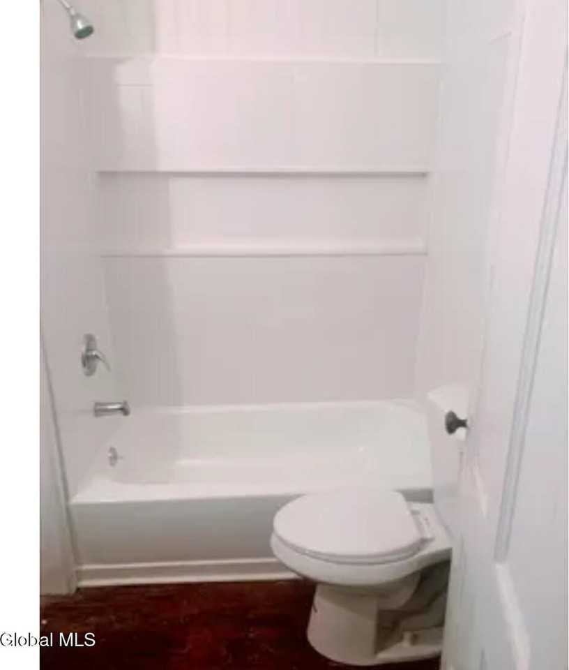 155 Champlain Ave - Photo 6 of 10