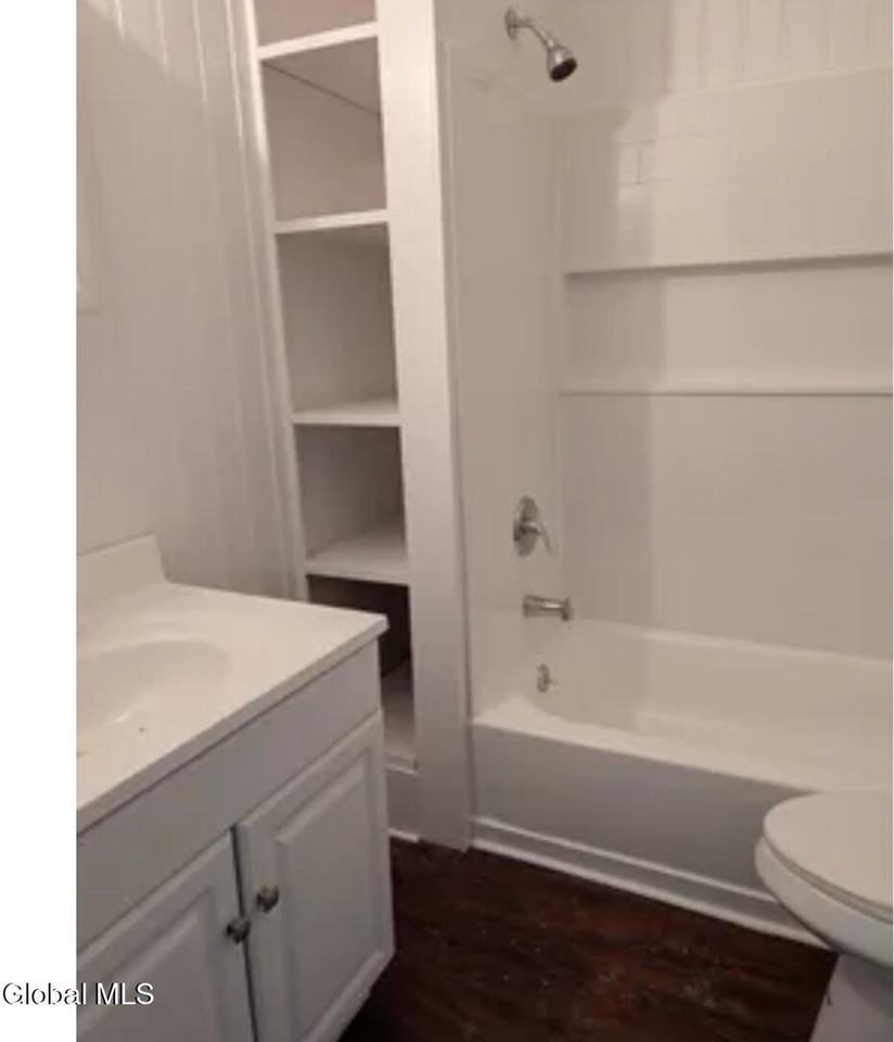 155 Champlain Ave - Photo 7 of 10