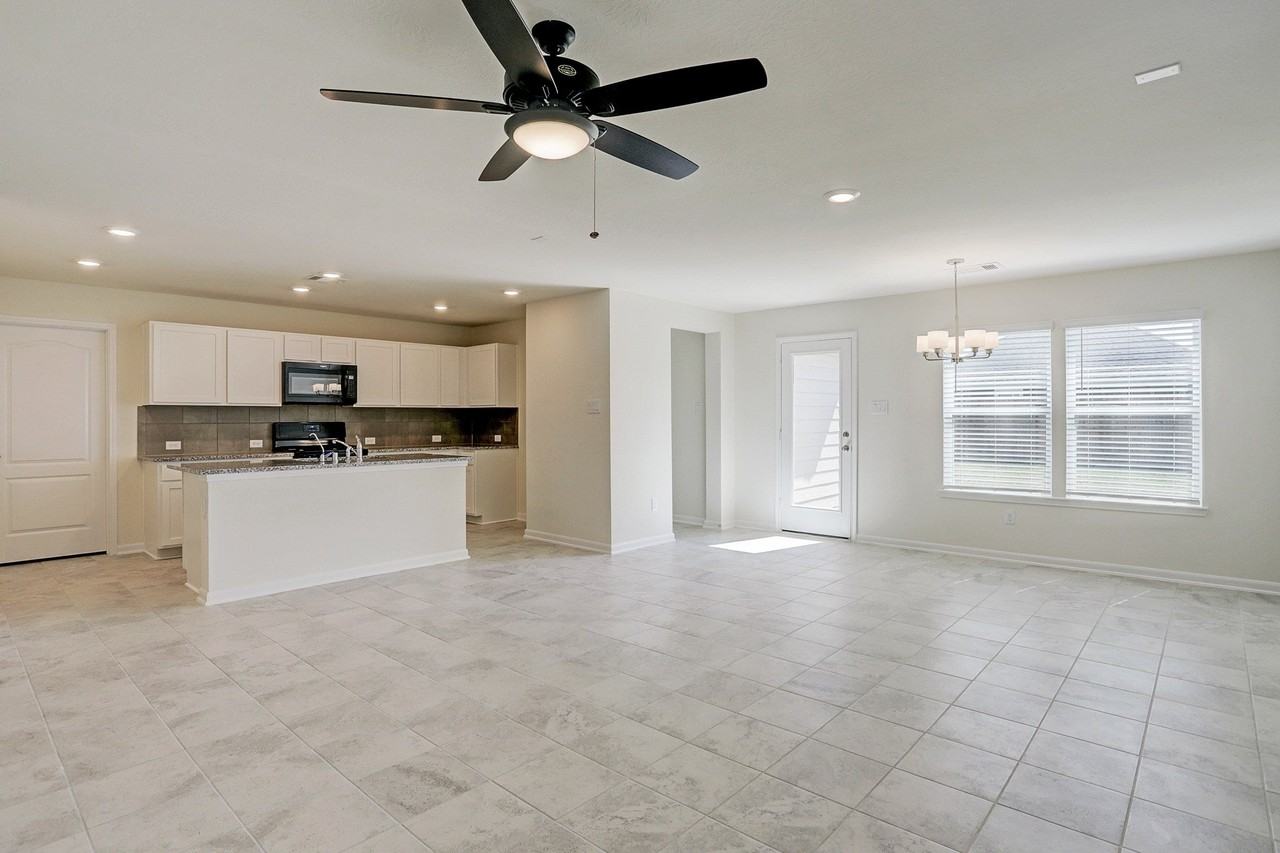 28419 Aubrey Orchard Ln - Photo 2 of 10