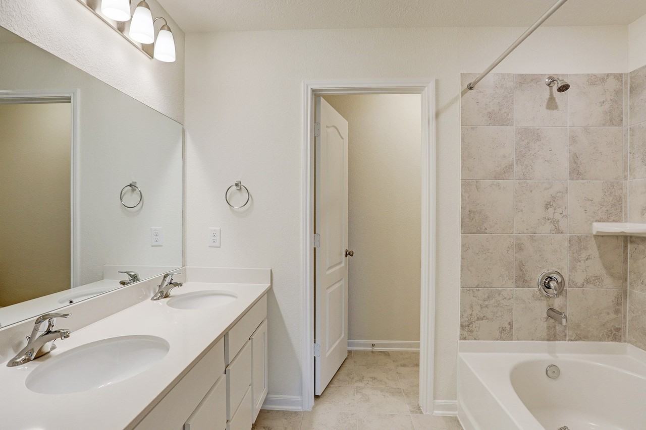 28419 Aubrey Orchard Ln - Photo 6 of 10