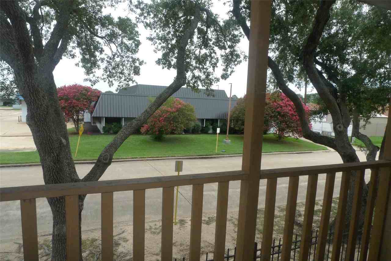 16111 Aspenglen Dr - Photo 2 of 14