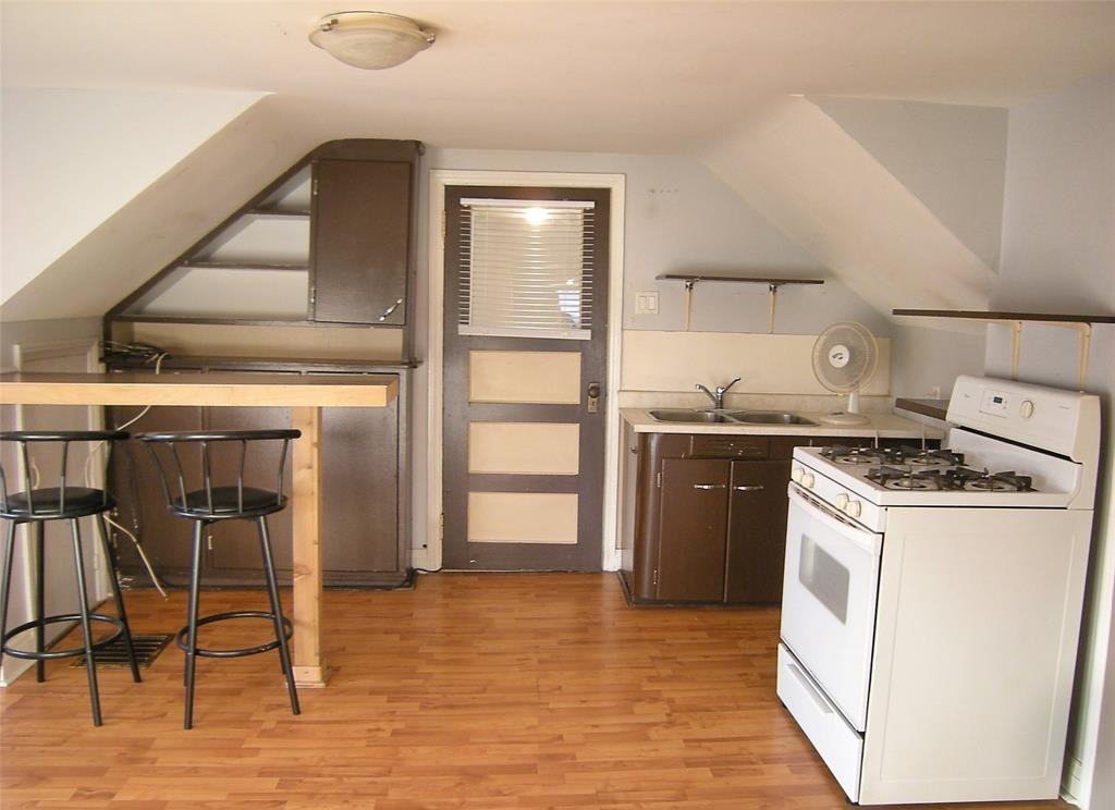 786 Stanley Street - Photo 5 of 11