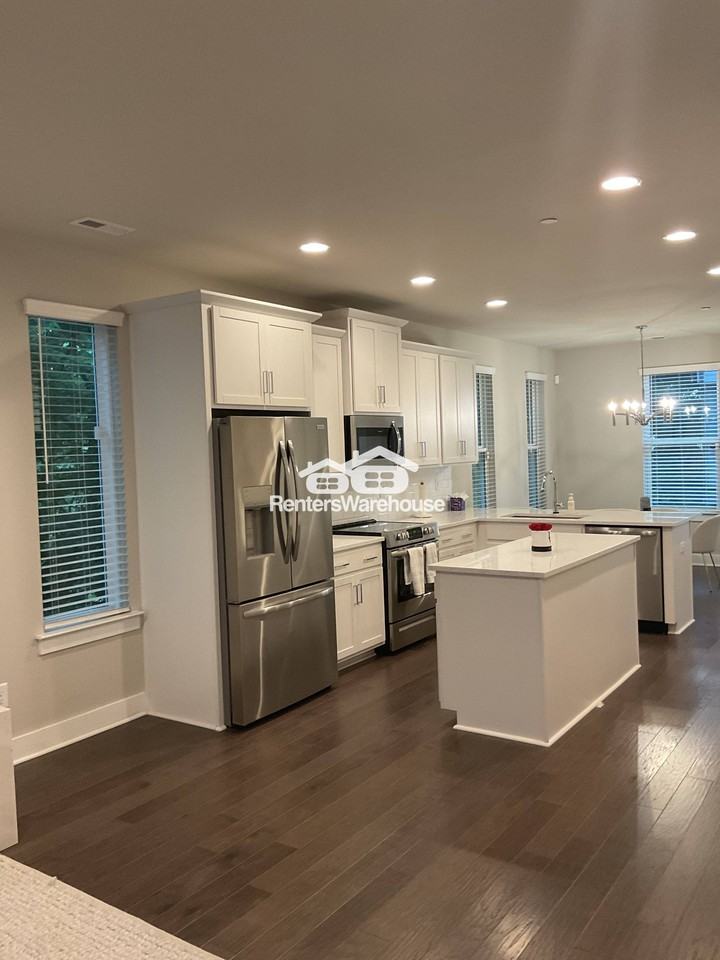 1319 Millpark Ln - Photo 3 of 32