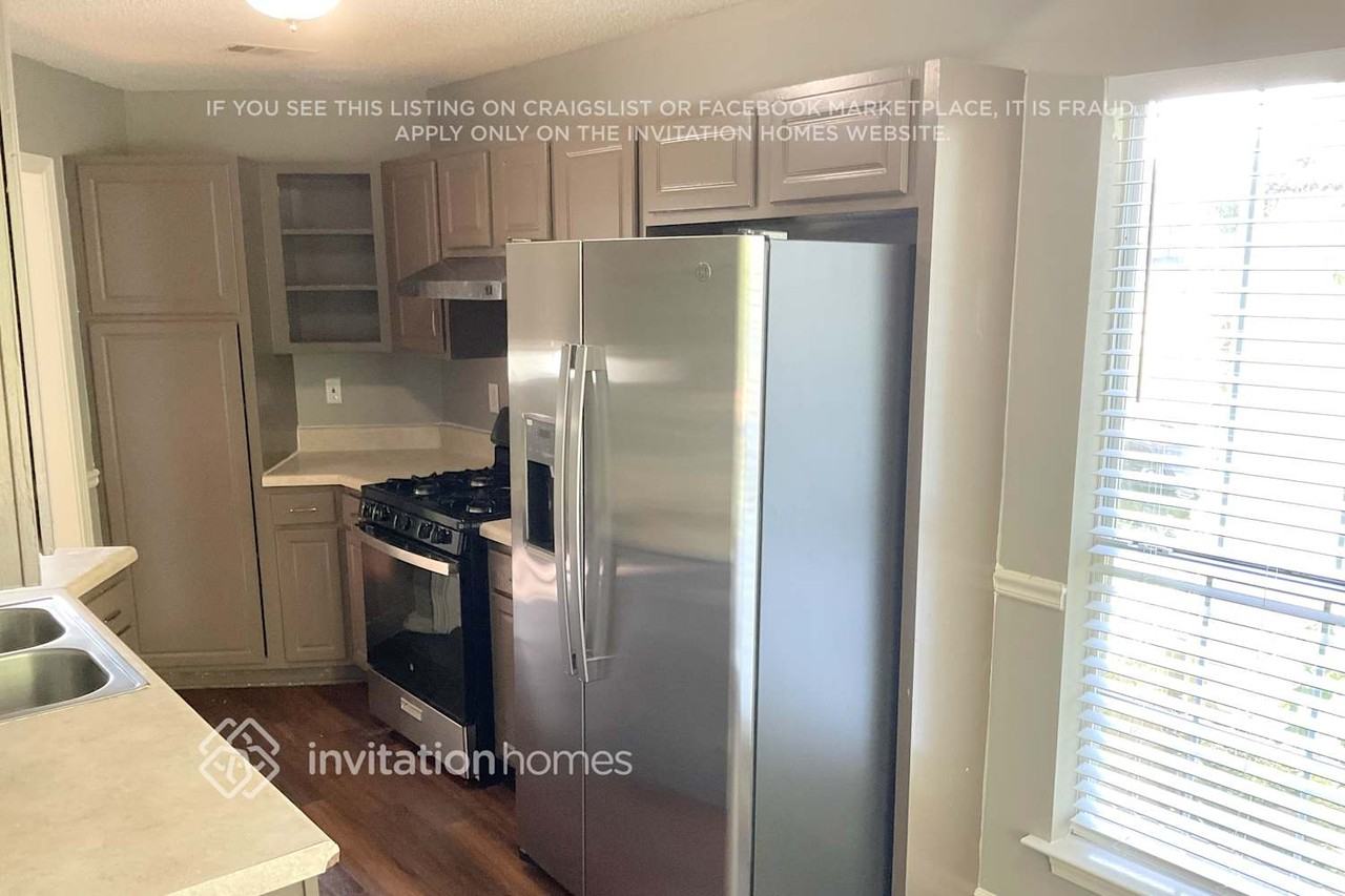 1131 Collyns Ct - Photo 7 of 16