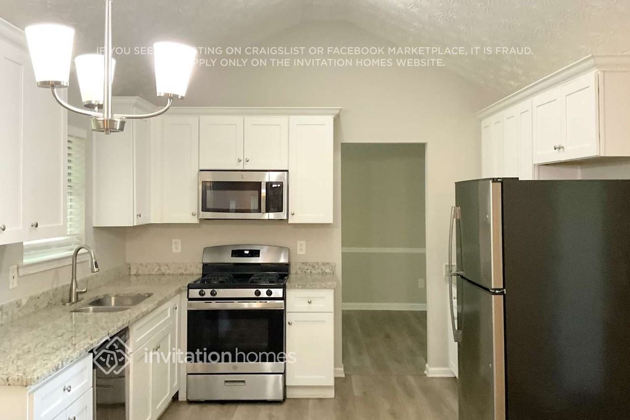 3261 Sugar Creek Falls Ave Se - Photo 4 of 17