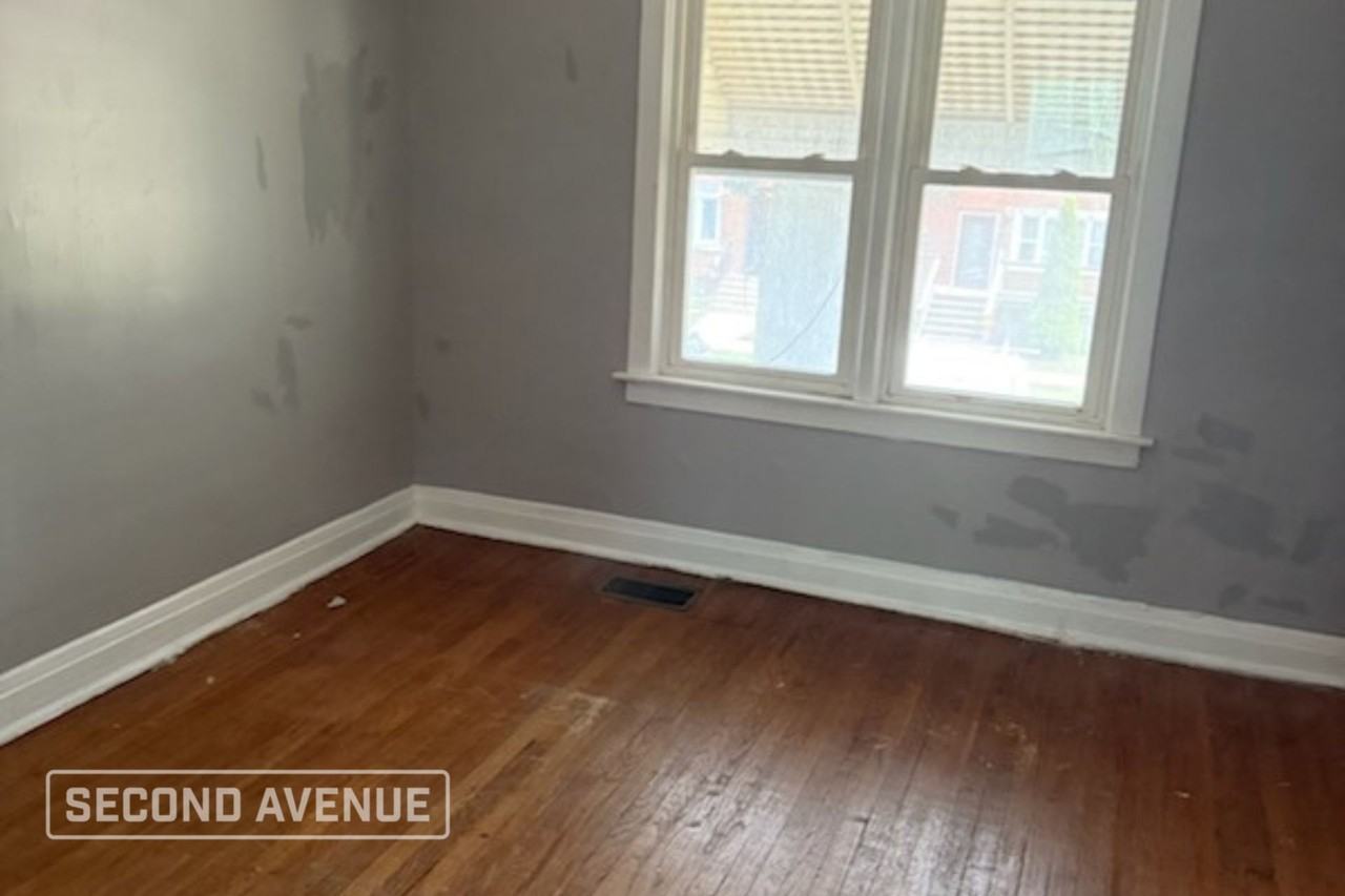 9320 S Saginaw Ave - Photo 6 of 13